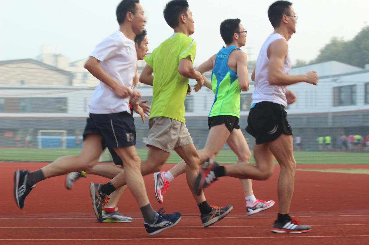 不同的脚型应该选择不同类型的跑鞋才能穿着舒适 跑鞋怎么选？插图